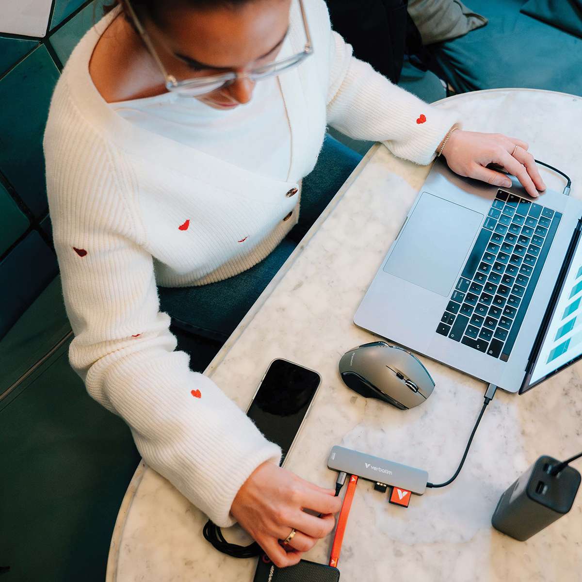 Cable de Carga Verbatim USB C a USB C Magnético Autoenrrollable 60w 120cm Negro